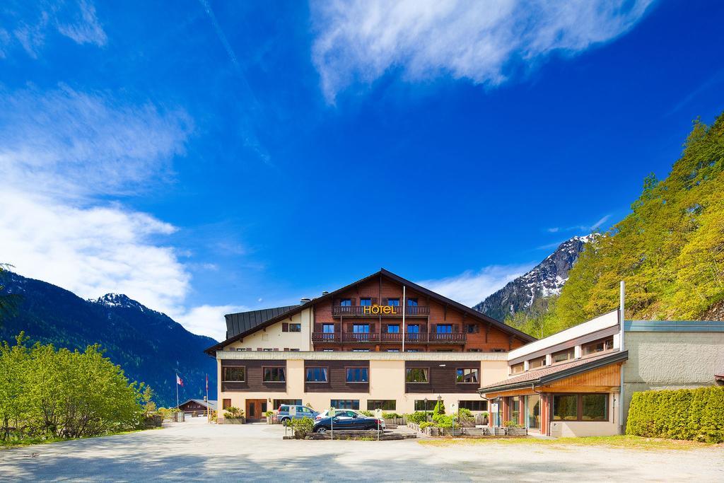 Hotel Aux Mille Etoiles Salvan Esterno foto