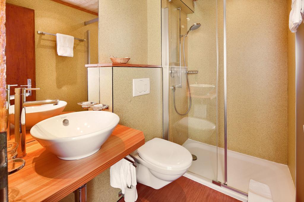 Hotel Aux Mille Etoiles Salvan Esterno foto