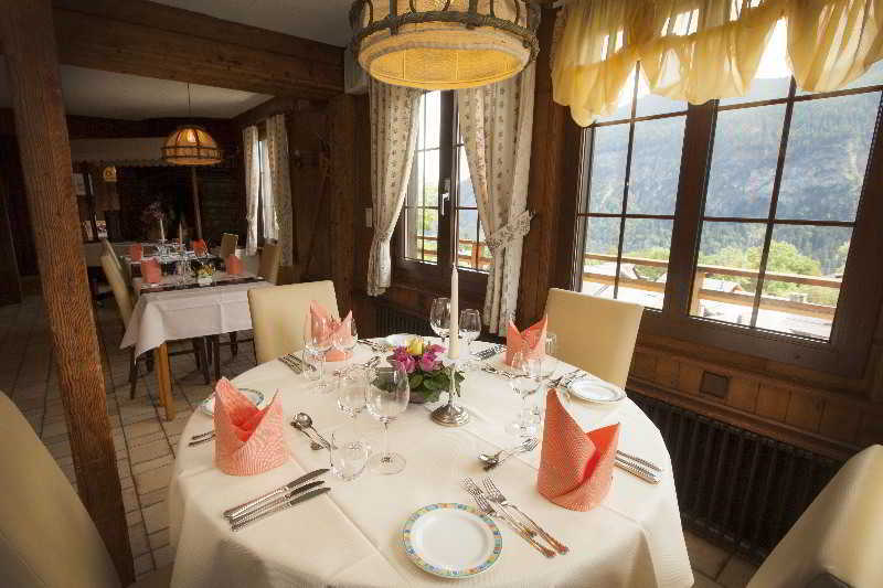 Hotel Aux Mille Etoiles Salvan Esterno foto