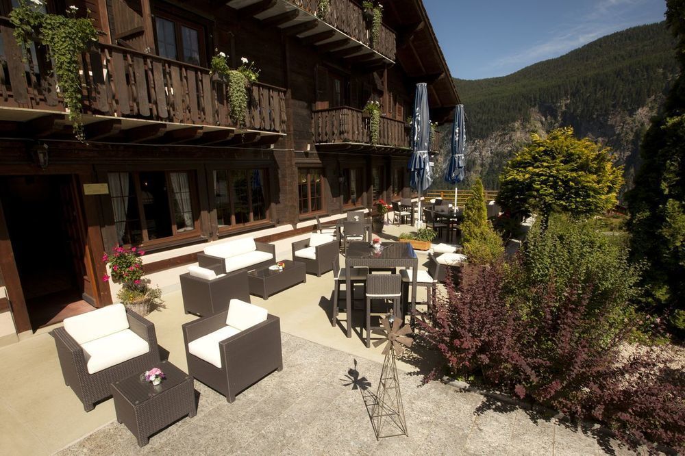Hotel Aux Mille Etoiles Salvan Esterno foto