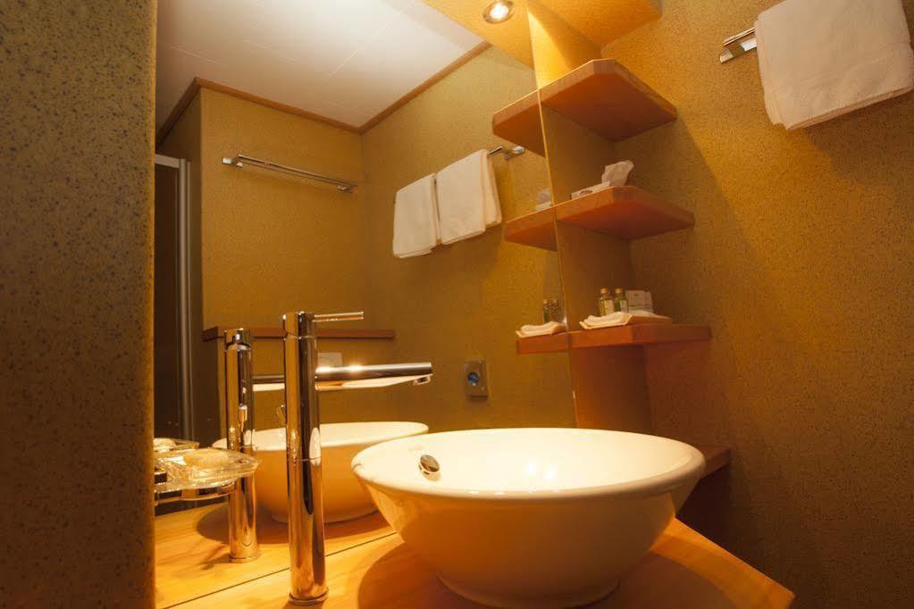 Hotel Aux Mille Etoiles Salvan Esterno foto